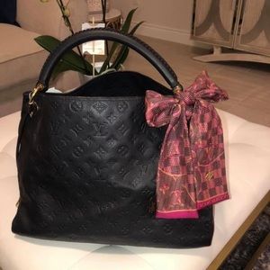 Louis Vuitton Black Artsy MM